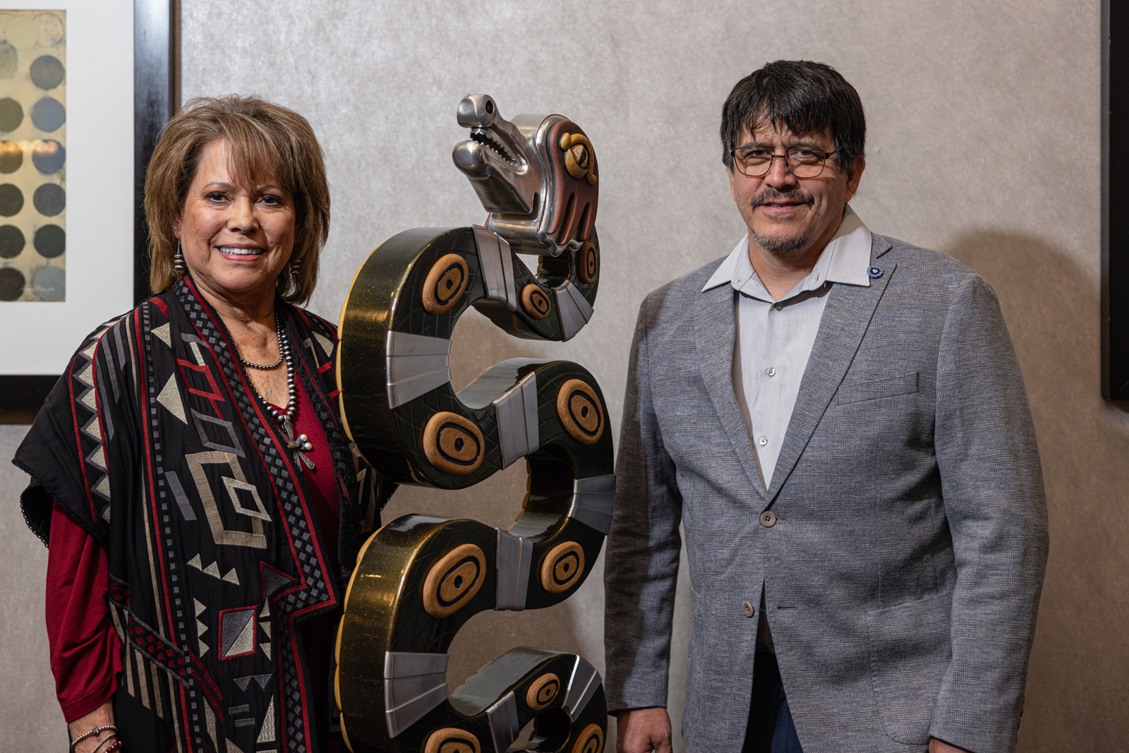 Cherokee Nation Deputy Speaker Victoria Vazquez and Best of Show winner Cherokee National Treasure Demos Glass with "Two Realms."